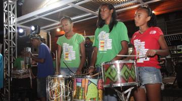 Samba-reggae agita bairro de Santos neste sábado