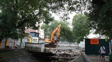 Pontilhão do canal 2 é demolido para reconstrução