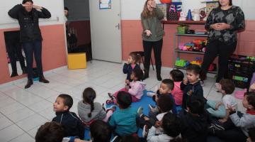 Projeto Férias diverte com brincadeiras, leitura e música 