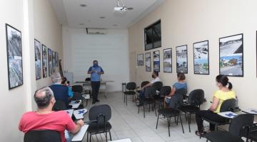 alunos na sala de aula #paratodosverem 