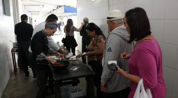 Degustação de ceviche e música agitam o Mercado de Peixes de Santos