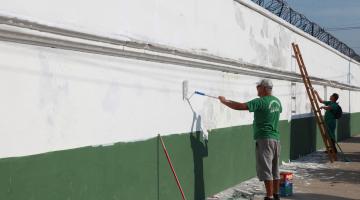 Muros do cemitério do Saboó recebem pintura 