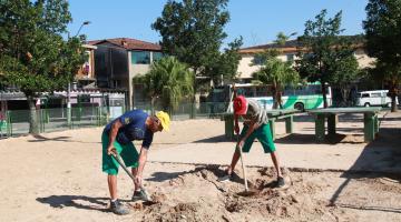 Recuperados balanços do playground da Praça Jerônimo La Terza