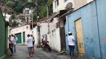 Ação no Morro do Bufo instrui sobre Recicla Santos