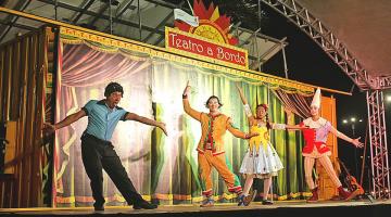 Teatro a Bordo leva magia do circo à praça do BNH-Aparecida