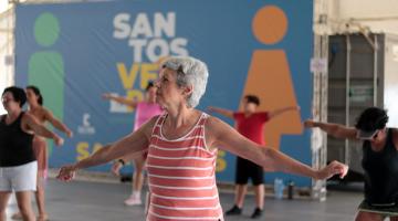 pessoas dançando em tenda #paratodosverem