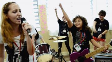 Programação exalta força das meninas no rock