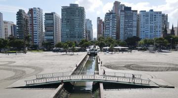 visão mostra prédios tortos da orla #paratodosverem