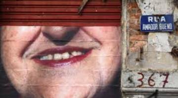 Fachada de cortiço no Centro. #Paratodosverem