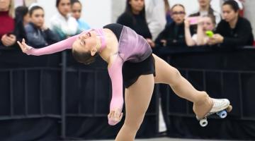 patinadora se apresenta no Troféu Brasil. #paratodosverem
