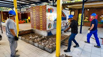 operários atuando na obra #paratodosverem 