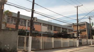 Fachada do prédio da escola. #paratodosverem