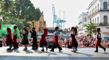 Festa portuguesa segue até o final da tarde de domingo em Santos