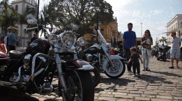 Festival traz Quizumba Latina, Orquestra de Metais e encontro de motos