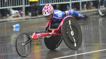 Atleta paralímpica de Santos, Vanessa Cristina viaja para maratonas de Boston e Londres
