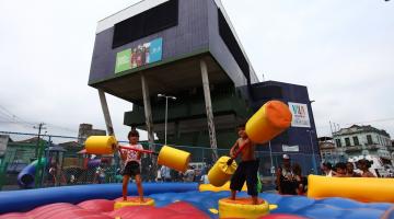 Festa de Natal faz alegria da criançada na Vila Nova