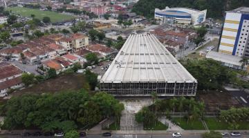 imagem aérea do bairro aparecendo teatro municipal e casas e predios ao fundo #paratodosverem