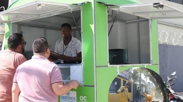 montagem mostra trailer de atendimento e ação de zeladoria #paratodosverem