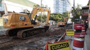 Obras em via em Santos. #paratodosverem