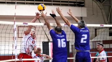 atletas jogando vôlei #paratodosverem 