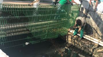 Grade de aço é instalada em canal da Av. Martins Fontes para conter lixo irregular