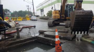 Obra da entrada da Cidade na Ana Santos se concentra na limpeza de galerias