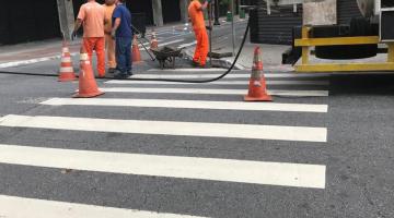 Duas toneladas de lixo são retiradas de rede de drenagem no Centro de Santos