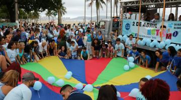 Caminhada para conscientização sobre autismo reúne cerca de 250 pessoas Santos