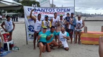 Santistas brilham em torneio de frescobol na praia do Boqueirão