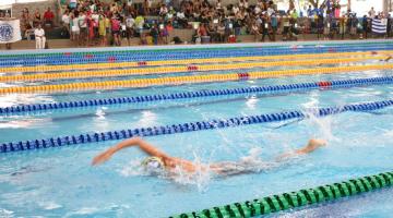 Piscina olímpica de Santos recebe primeira competição estadual