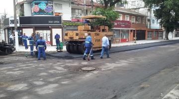 Pavimentação de vias da Ponta da Praia de Santos atinge a etapa final