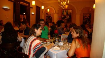 Restaurante-escola em Santos promove jantar especial de Dia dos Namorados