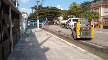 Rua em Santos é preparada para recapeamento
