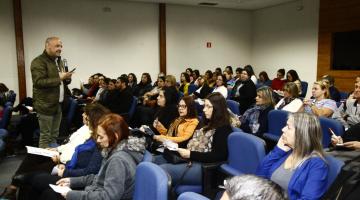 Santos sedia encontro com educadores de várias cidades