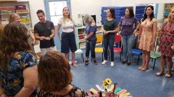 Escola em Santos recebe equipe profissional com círculo de paz