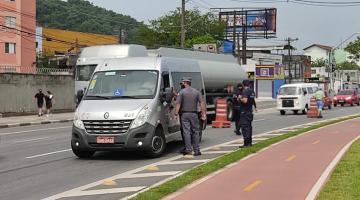 policial e guarda atuam em bloqueio #paratodosverem 