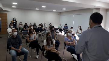 residentes assistem a aula de apresentação #paratodosverem 