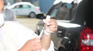 técnica prepara vacina #paratodosverem 