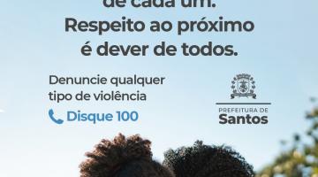 folder com duas mulheres com rosto próximo e praia ao fundo #paratodosverem