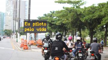 Iniciativa, realizada no José Menino, é feita em parceira com a Polícia Militar e abordou 115 motociclistas no primeiro dia - Fotos: Carlos Nogueira