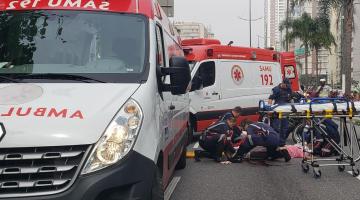 ambulancias na rua e equipe faz atendimento #paratodosverem