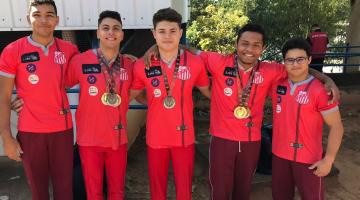 atletas com medalhas #paratodosverem