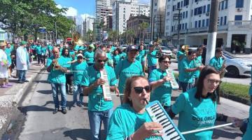 Centenas de pessoas participam de caminhada para conscientizar sobre doação de órgãos em Santos