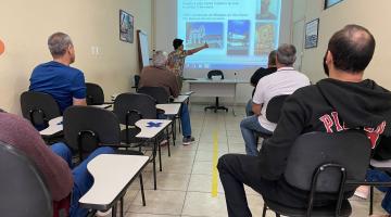 Curso prepara mais motoristas para o trabalho profissional em Santos