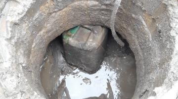 Recipiente de 20 litros é encontrado em sistema de drenagem na Alemoa, em Santos