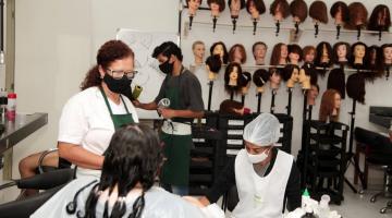 Vila Criativa da Beleza realiza campanha para doação de cabelo em Santos
