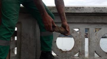 Novo trecho de calçadão danificado após ressaca começará a ser recuperado em Santos