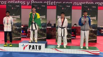 Atletas de Santos vencem Open de Taekwondo no Peru