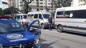 Três vans são multadas em Santos com base na lei do turismo de um dia