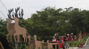 Decoração natalina de Ecofábrica da Zona Noroeste de Santos recebe iluminação